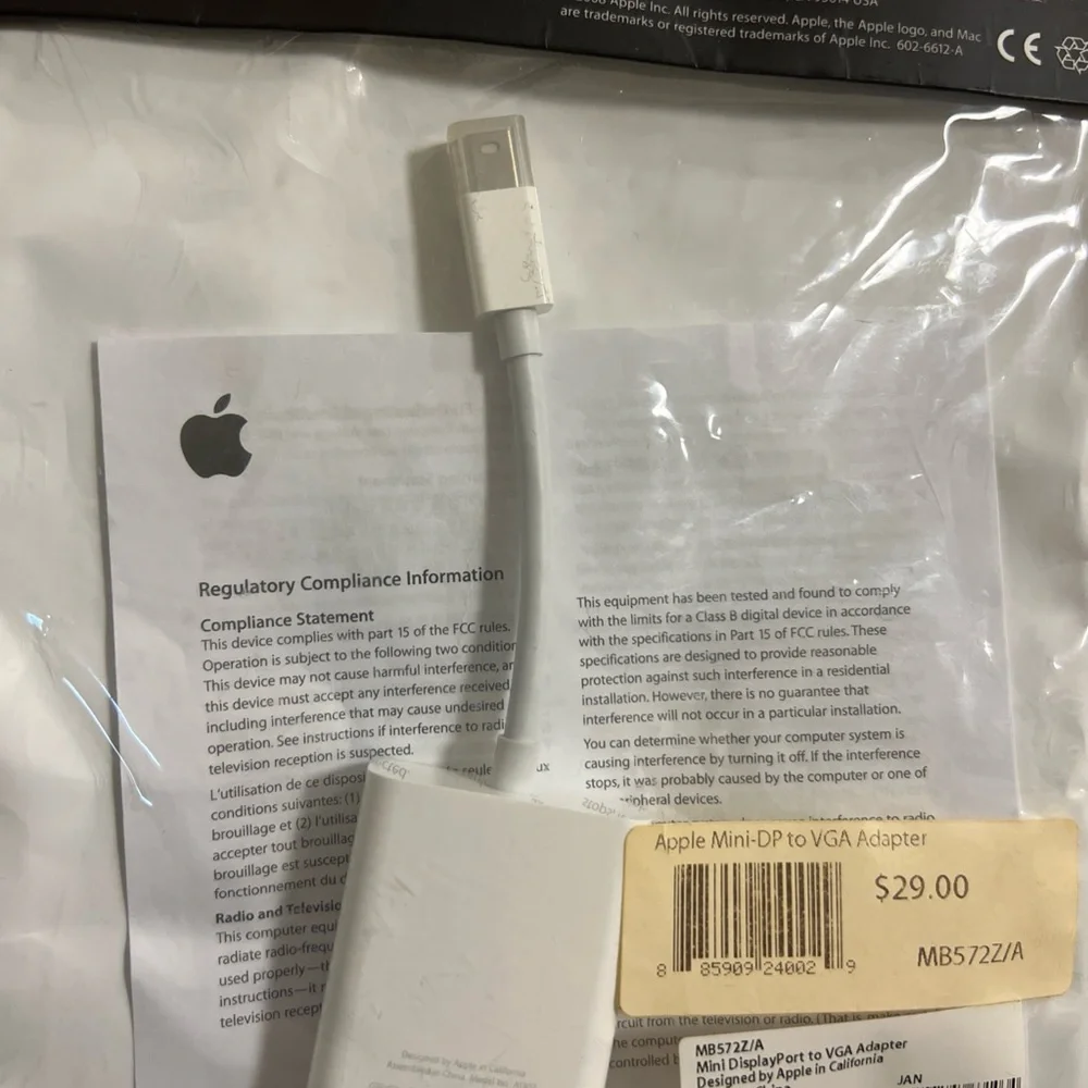 NWT Apple Mini DisplayPort to VGA Adapter - White